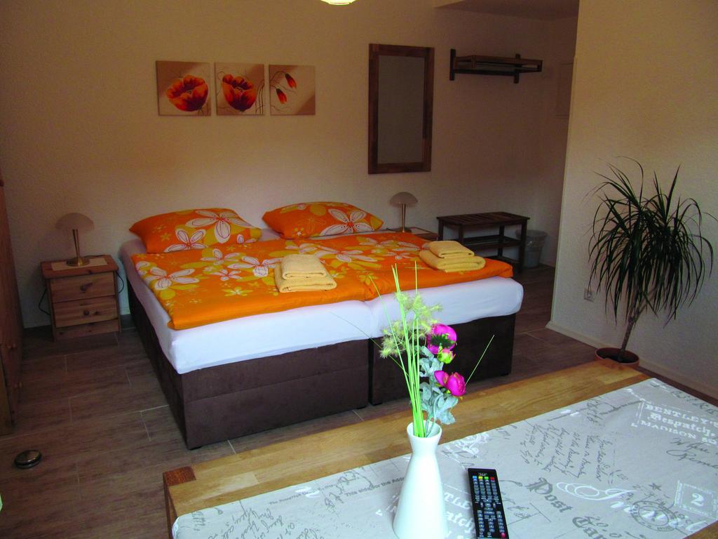 Pension Zum Birnbaum Brandenburg  ภายนอก รูปภาพ